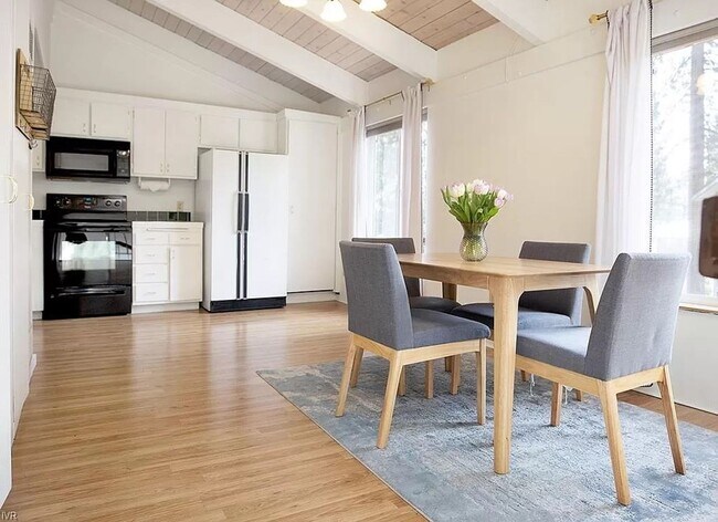 Building Photo - 3 Bedroom Duplex, Incline Village, Tahoe!
