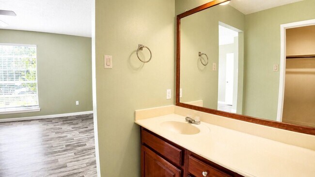 Building Photo - 9507 Wellsworth Dr