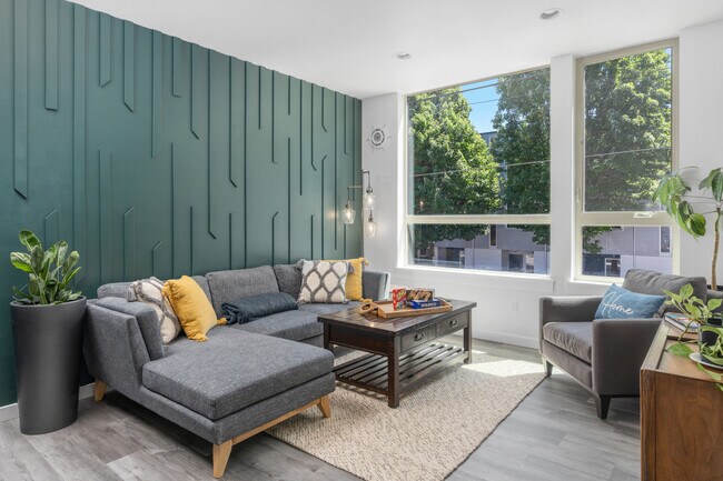 Foto del edificio - 832 S Cloverdale St