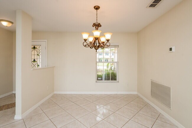 Foto del edificio - 621 Skyridge Rd