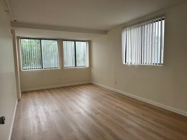 Foto del edificio - 1731 Beacon St
