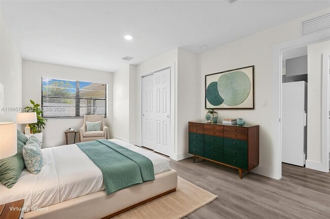 Foto del edificio - 1730 Acapulco Dr