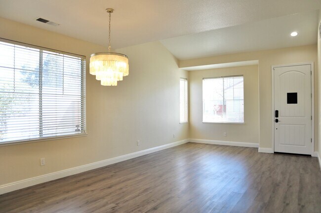 Foto del edificio - Luxurious 3-bedroom home - beautiful, must...