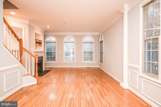 Foto del edificio - 1303 Cameron Hill Ct