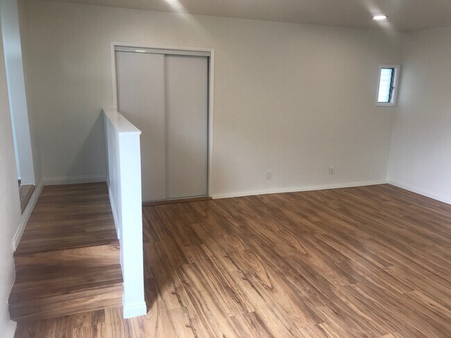 Studio w/ Walk-in Closet - 909 Veronica Springs Rd