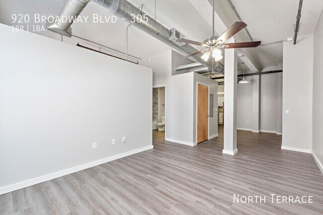 Foto del edificio - ? Trendy 1BR Loft in the Heart of Downtown...