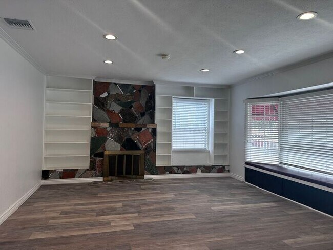 Foto del edificio - Situated in the Community of North Hollywo...