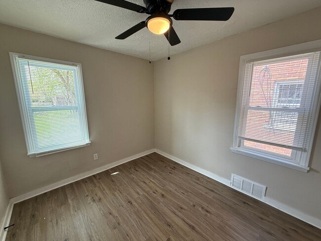 Building Photo - Freshly Renovated Single Family Home In De...