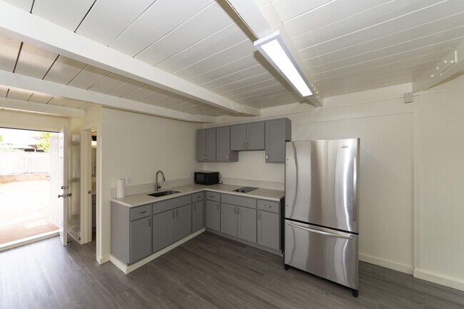 Building Photo - 723 Hoomalimali St