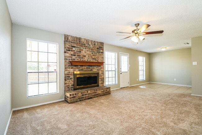 Building Photo - 908 Blue Ridge Dr