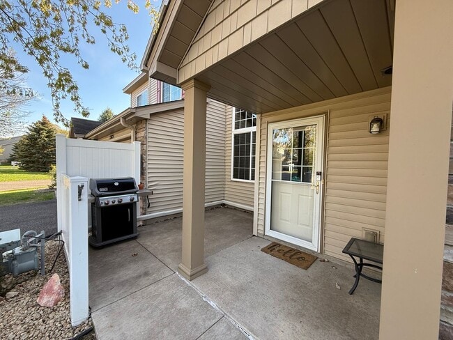 Building Photo - Beautiful 2 Bed, 2 Bath Townhome for Rent ...