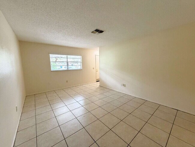 Foto del edificio - "Charming 2-Bedroom, 2-Bath Duplex Retreat in Spring Hill!"