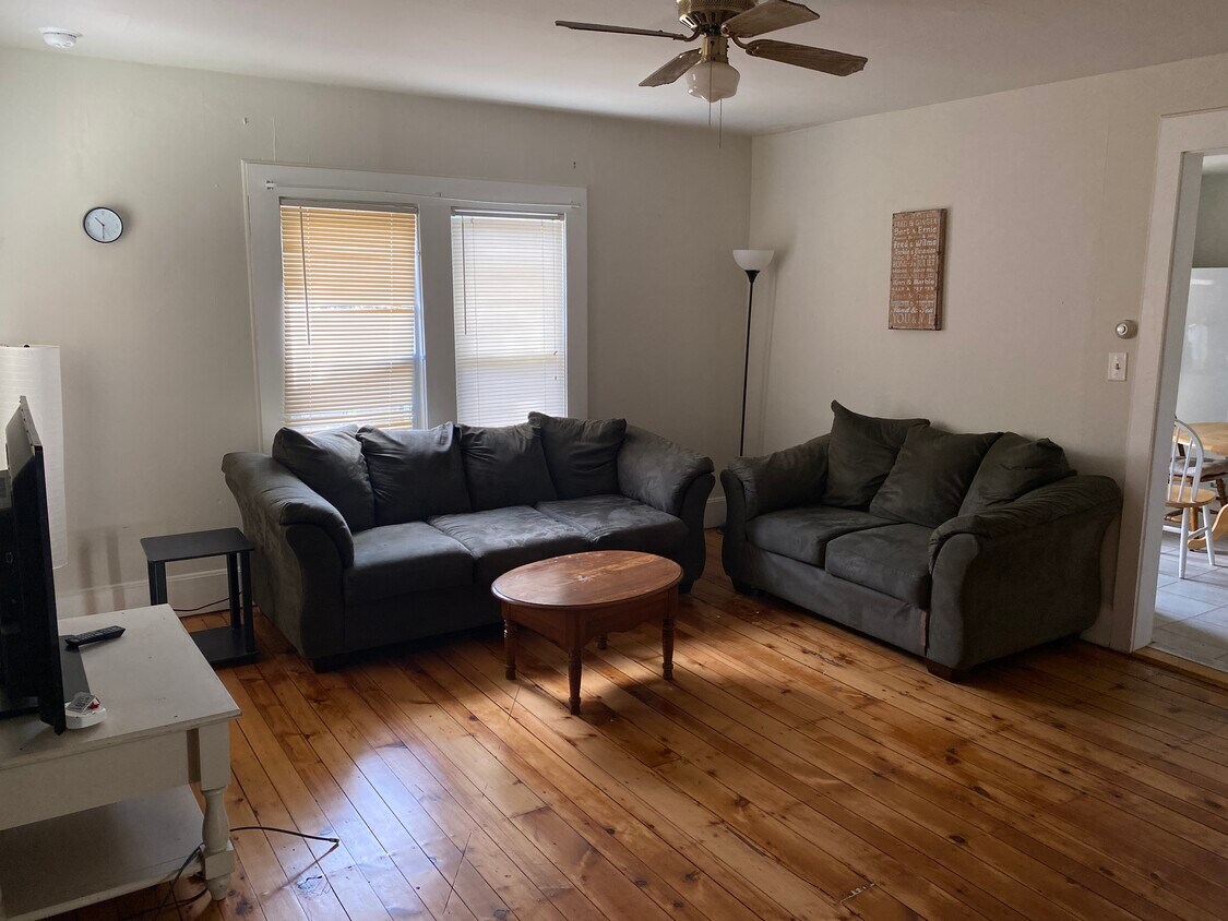 Foto principal - 57 Seminary Ave