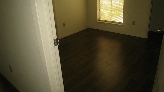 Building Photo - 13480 S Thorntree Dr