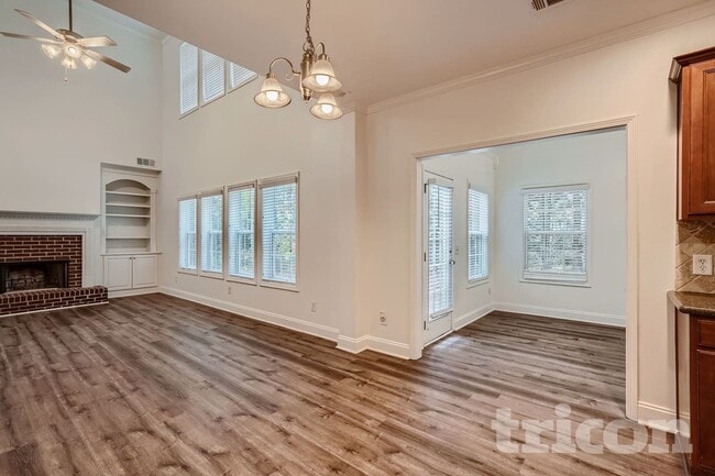 Building Photo - 612 Peach Pl