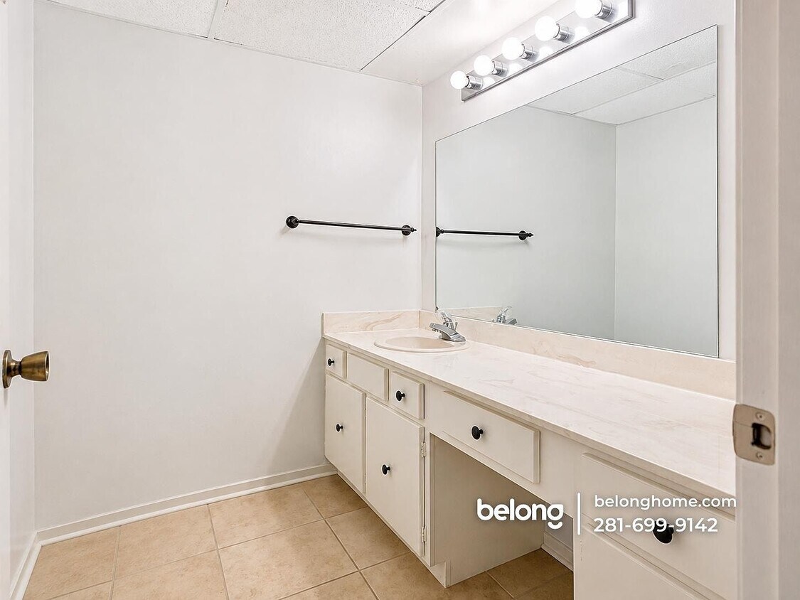 Foto del edificio - 357 N Post Oak Ln