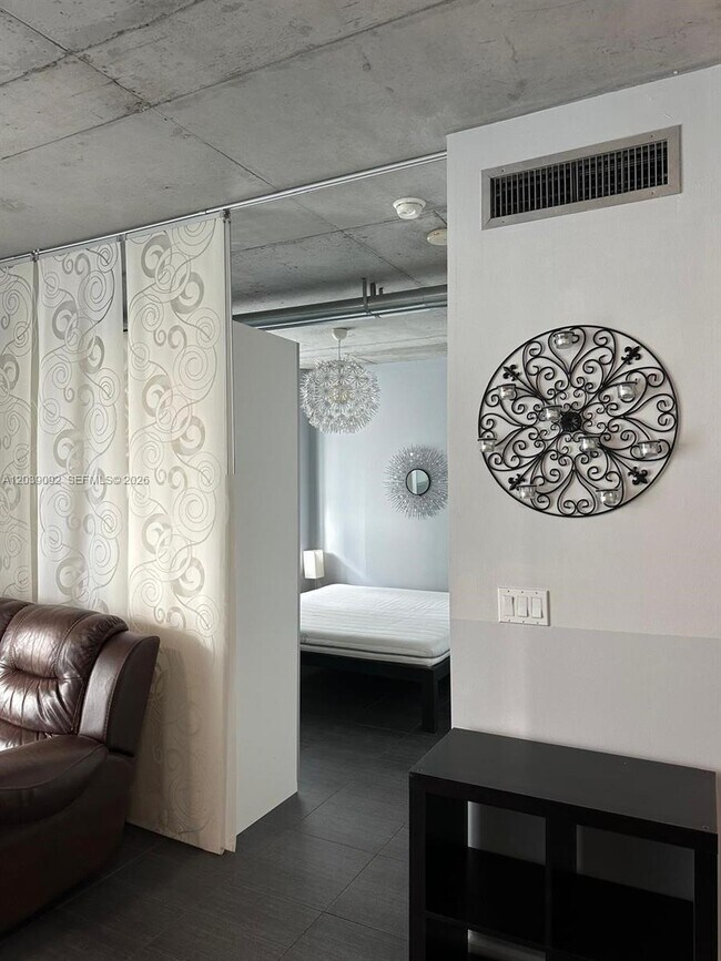Foto del edificio - 690 SW 1st Ct