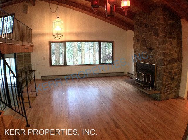 Building Photo - 28416 Historic Columbia River Hwy