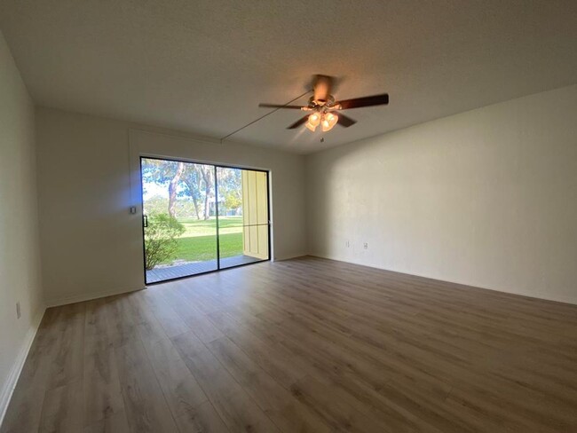 Foto del edificio - 2 Story Trails Townhome