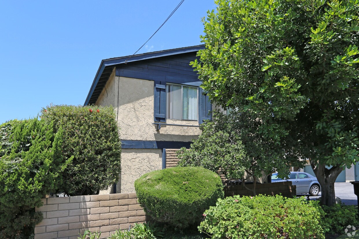 Building Photo - 11781 Trask Ave