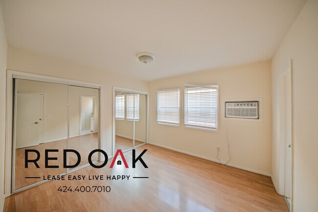 Foto del edificio - Sun-Drenched One Bedroom with Spacious Roo...