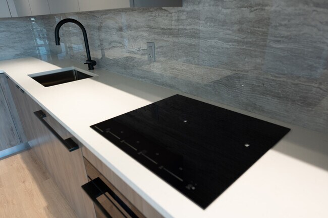 Photo du bâtiment - 512-755 Harbourside