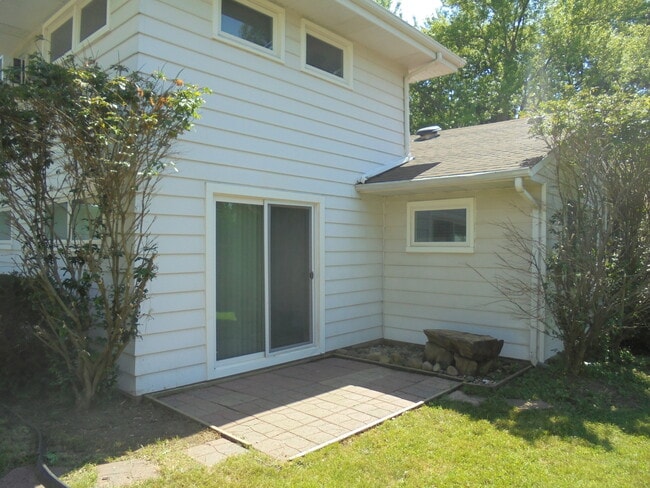 Building Photo - 1434 Walnut Dr