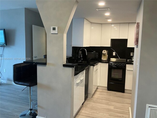 Building Photo - 800 West Ave