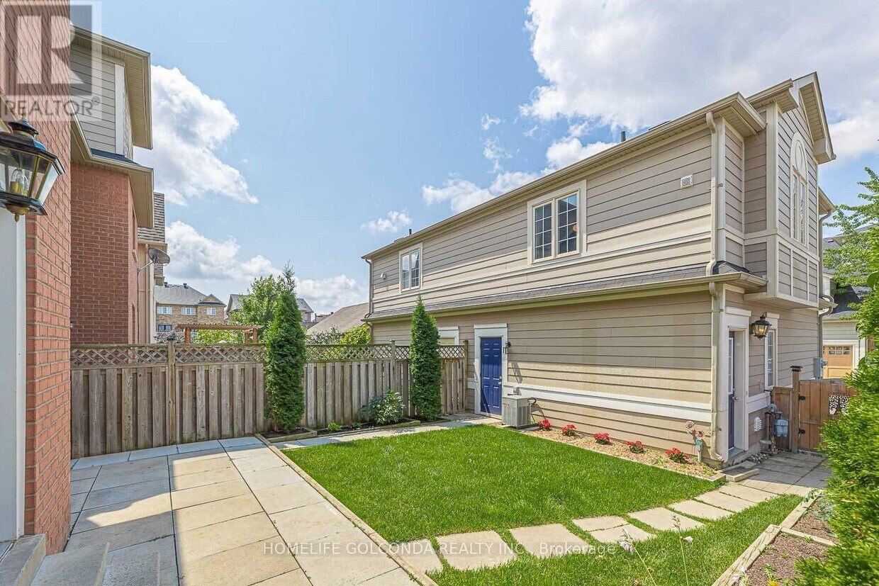 Primary Photo - 32 Cardrew St