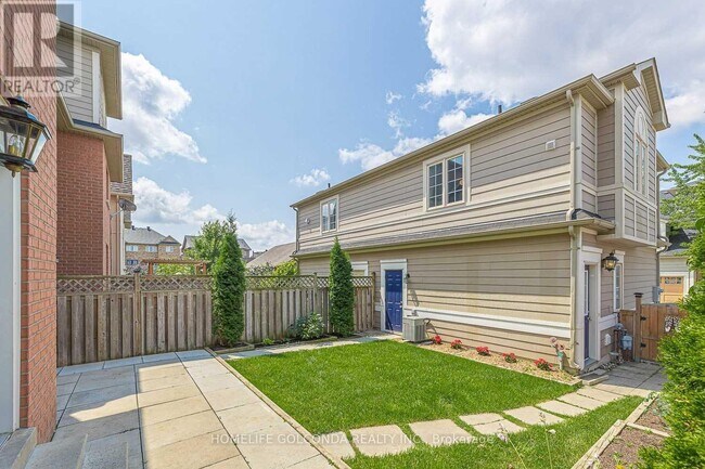 Building Photo - 32 Cardrew St