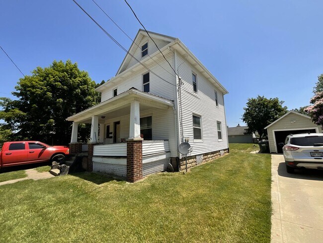 Foto del edificio - 210-212 Mohican Ave