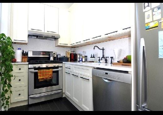 Building Photo - Huge Sunny Garden Duplex Brownstone