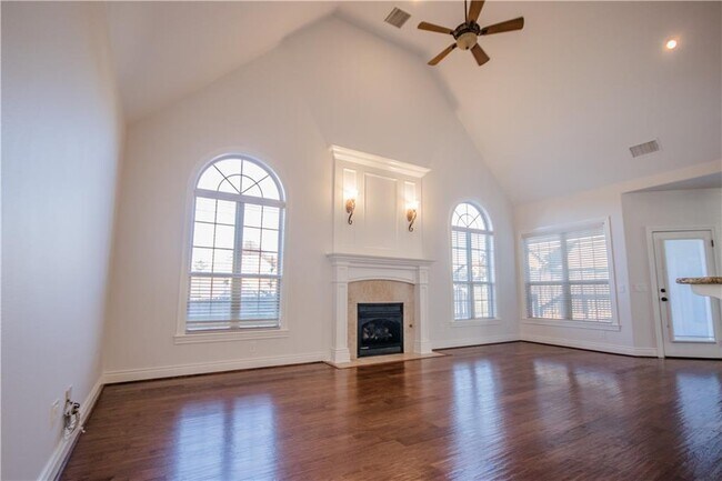 Foto del edificio - 6613 S Silverthorne Ln