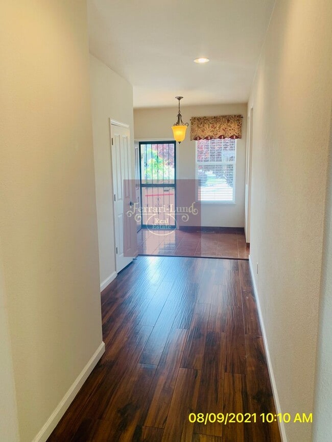 Building Photo - ?? Charming 3 Bedroom Single-Story Home in...