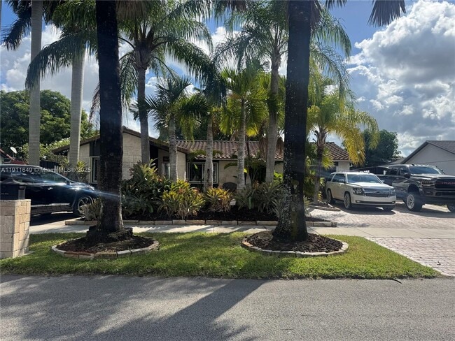 Building Photo - 6905 SW 148th Ct