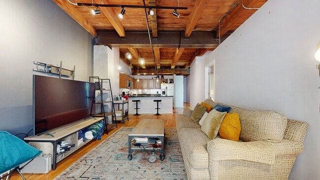 Building Photo - 420 W Ontario St