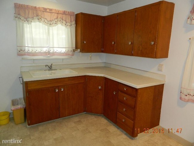 Building Photo - 2 br, 1 bath House - 1010 S Russell St
