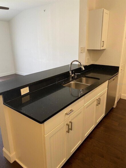 Foto del edificio - 5475 Vineland Rd