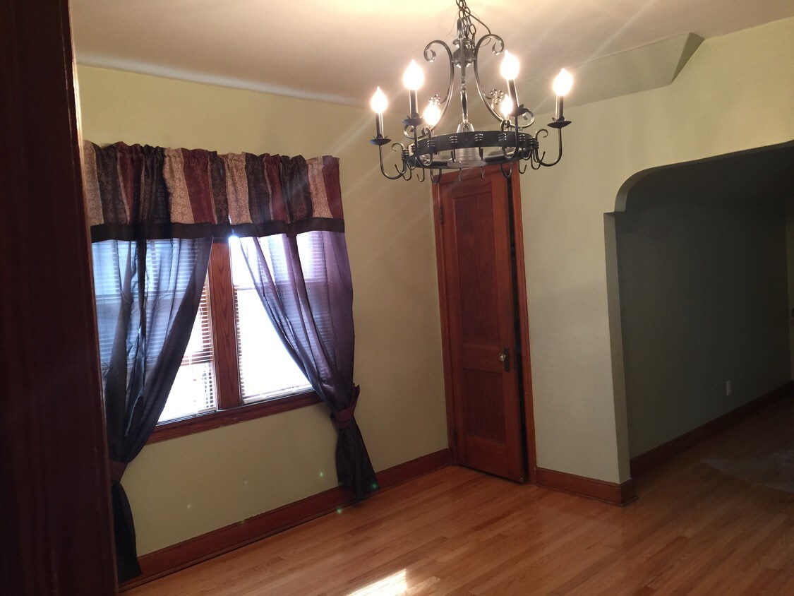 Dining /Living Room - 1008 Rawson E Ave