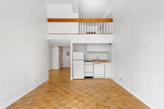 Building Photo - 350 E 62nd St