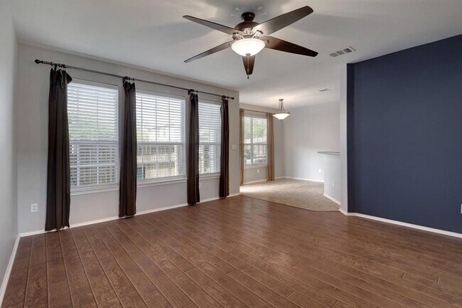 Foto del edificio - 2632 Century Park Blvd