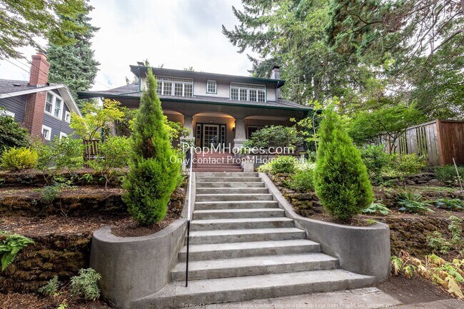 Building Photo - Cozy Three-Bedroom Duplex in Historic Irvi...