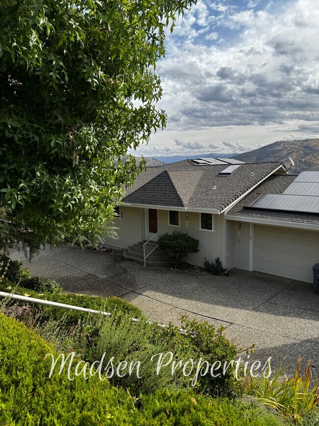 Building Photo - 6367 Woodman Dr