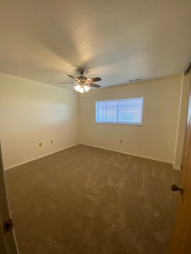 Building Photo - 354 Norbeck Ct