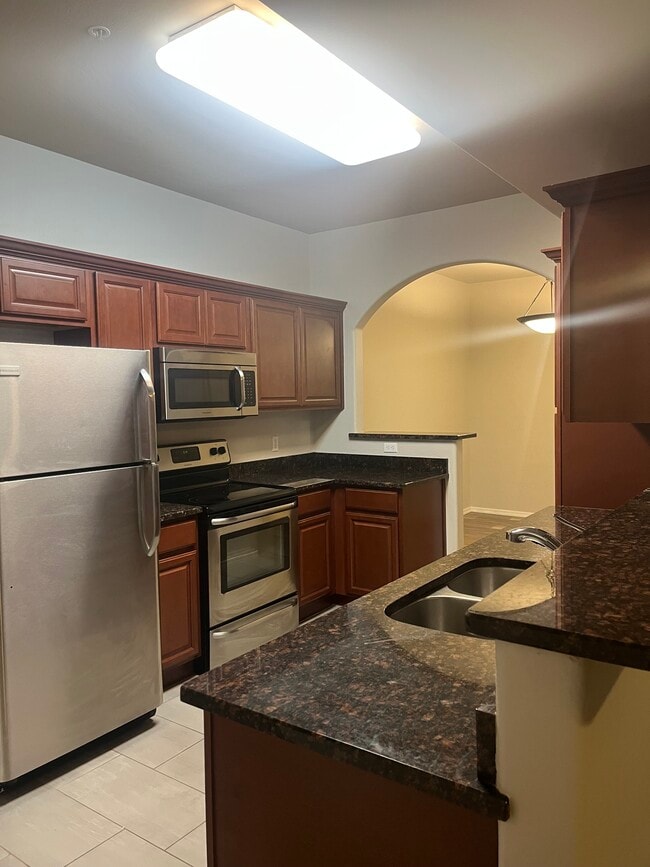 Building Photo - 2550 E River Rd