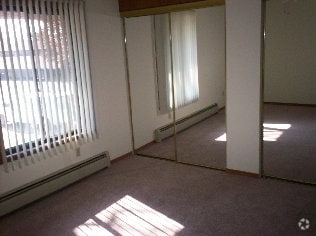 Bedroom - Fox River Bluff Apartments