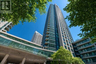 Building Photo - 215 Fort York Blvd