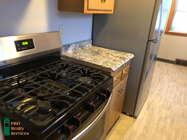 Foto del edificio - 3 Bedroom Home in South Saint Paul