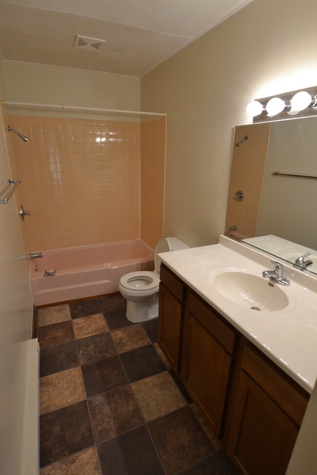 Foto del edificio - Amazing 2 Bedroom Apartment in Coal City