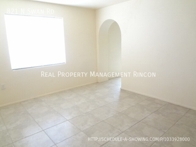 Building Photo - Best Price for 1 BR/1BA